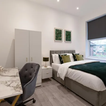 Apartment Fantastic New, London 3 Bed 1 Bath & Parking Whetstone