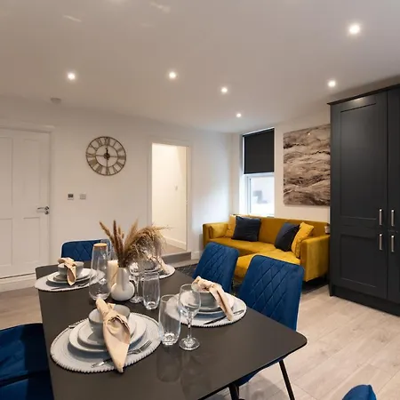 Apartment Fantastic New, London 3 Bed 1 Bath & Parking Whetstone