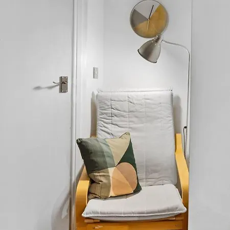 Apartamento Small Studio In Central London, Payment Required Straight Away The Host Will Message You After You've Made A Reservation Londres