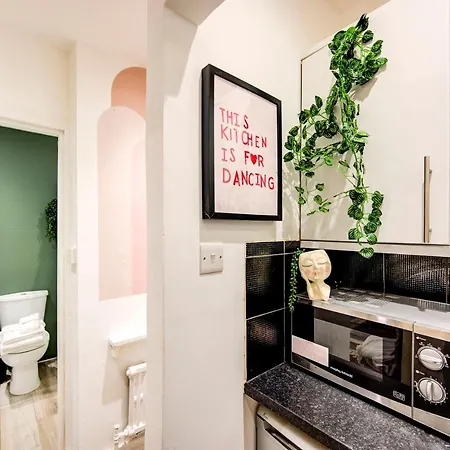 Hyde Park Chic Modern Flat For 4 London