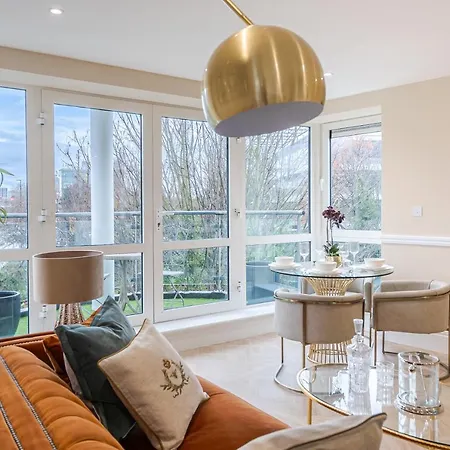 Modern 2 Bedroom Apartment With Ac In Chiswick