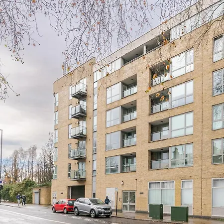 Apartment Modern 2 Bedroom Apartment With Ac In Chiswick