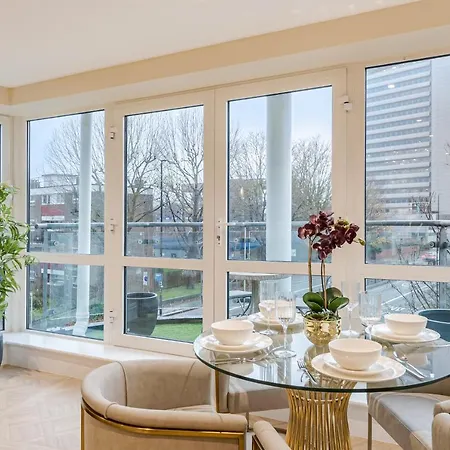 Modern 2 Bedroom Apartment With Ac In Chiswick Apartment