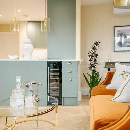 Apartment Modern 2 Bedroom Apartment With Ac In Chiswick