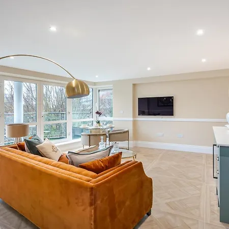 Apartment Modern 2 Bedroom Apartment With Ac In Chiswick *