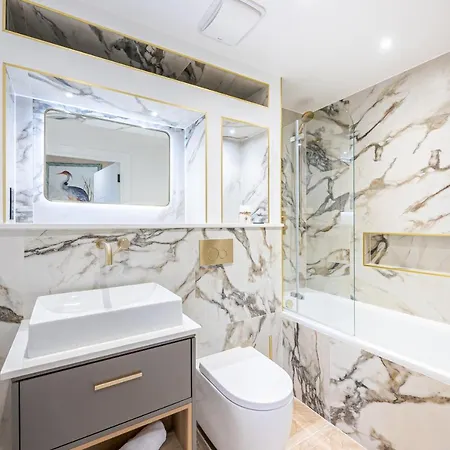 Modern 2 Bedroom Apartment With Ac In Chiswick