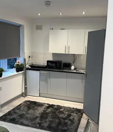 Apartment Modern Flat In Romford *