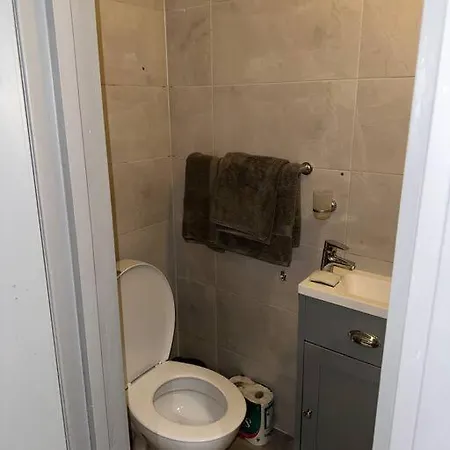 Modern Flat In Romford *