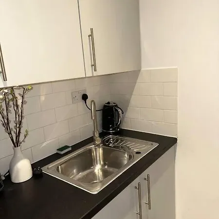 Modern Flat In Romford *