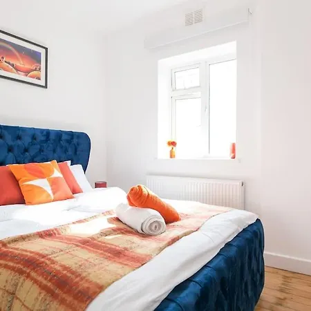 Stylish, Cosy Flat W/parking In London, Uk