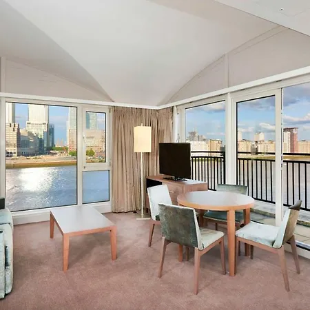 Doubletree By Hilton - Docklands Riverside Szálloda 4*