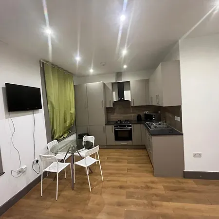 Apartment Anerly Road London