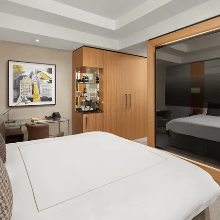 Conrad St James Szálloda 5*