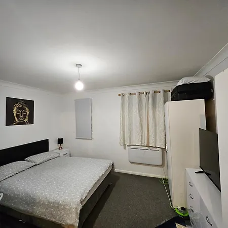 Lovely Fully Furnished One Bed Flat To Let *