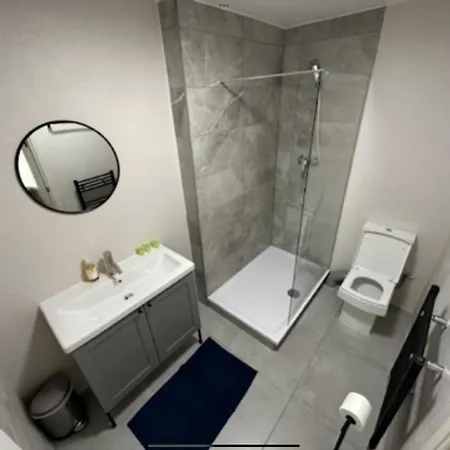 Double Bedroom With Private En-suite Apartamento *