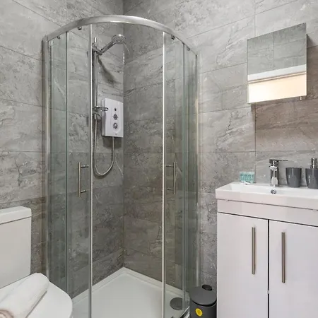 Modern 3 Min Walk To Tube Station Nw11 *