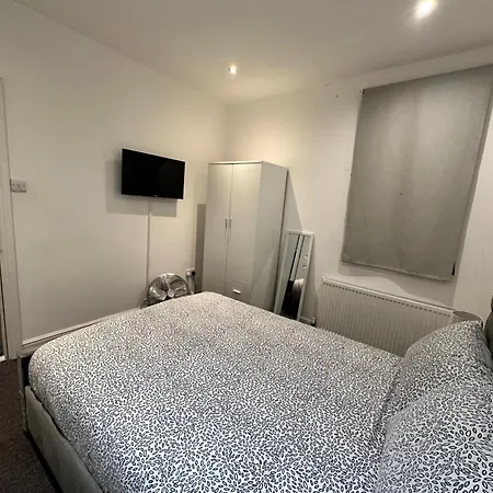 2 Bed Away From Tooting Appartamento