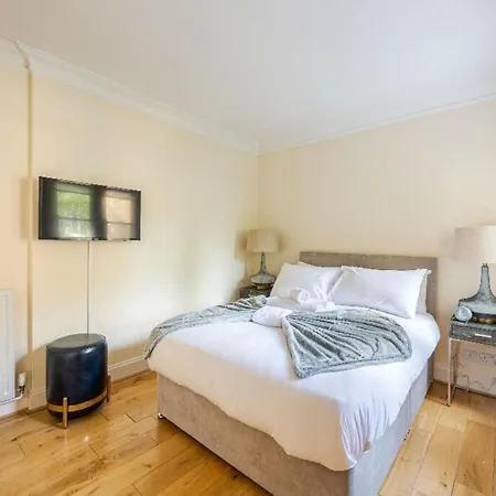 Best Mayfair Location With 2 Super King Beds Apartment London