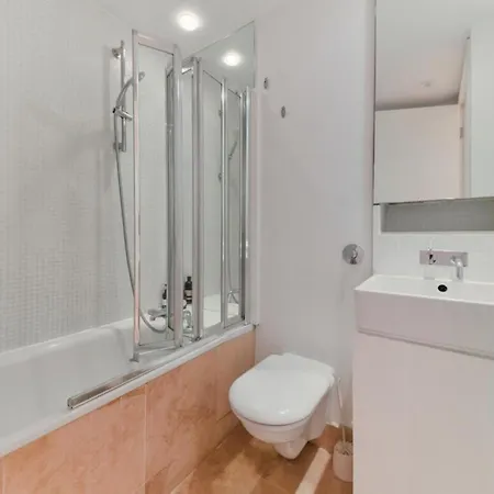 Best Mayfair Location With 2 Super King Beds Apartment