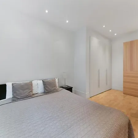 Apartment Best Mayfair Location With 2 Super King Beds London