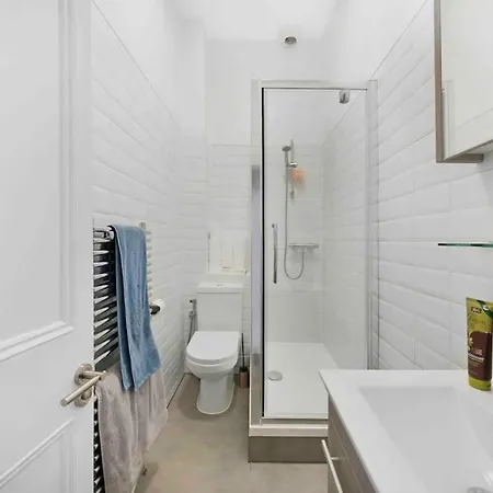 Chiswick Park Acton Town Garden Apartment