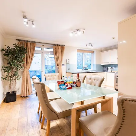 Apartment Luxury 6 Bedroom House In Southwick Street *