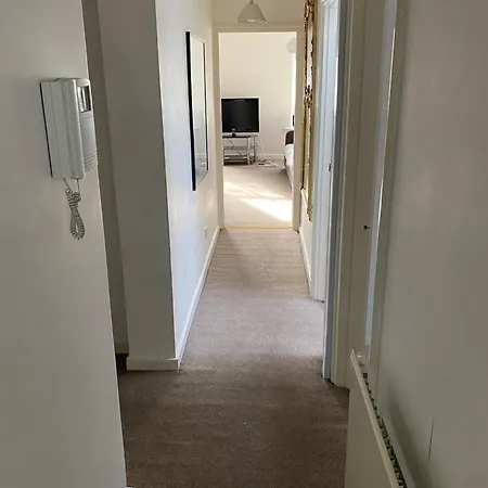 3 Bedroom Top Floor Kensington