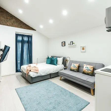 S3 Central-comfy,quiet Studio-balcony