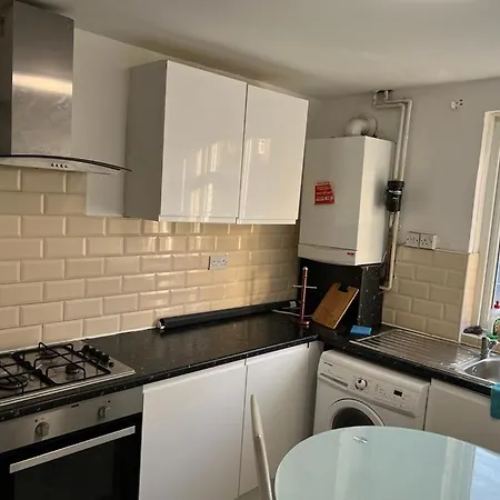 Double Near Canary Wharf 28 Homestay *