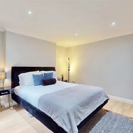 Tube & Notting Hill Nearby - Garden Flat Haven * London