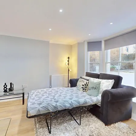 Tube & Notting Hill Nearby - Garden Flat Haven Apartment