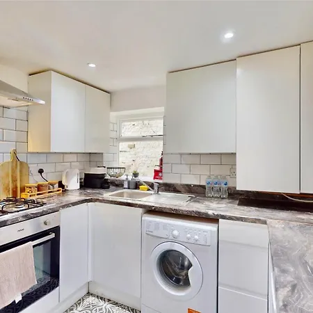 Tube & Notting Hill Nearby - Garden Flat Haven Apartment London