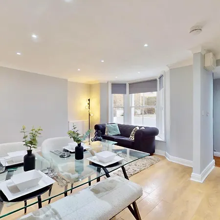 Tube & Notting Hill Nearby - Garden Flat Haven * London