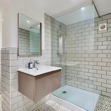 Tube & Notting Hill Nearby - Garden Flat Haven