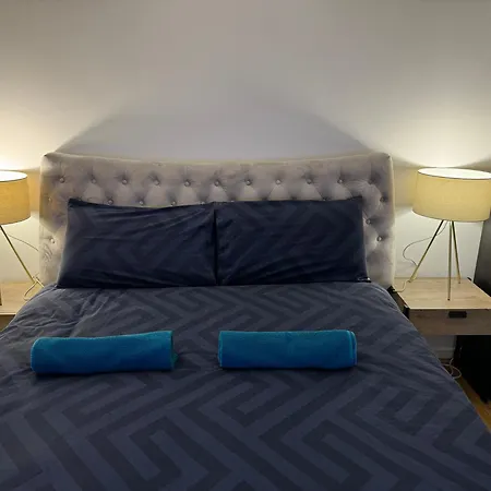 Specious Double With King Size Bed Homestay London