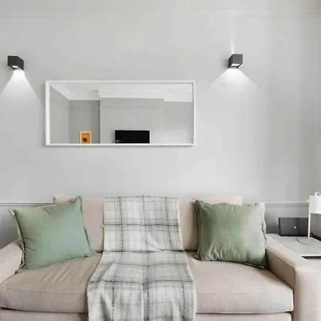 Apartment Chiswick Park Acton Town Garden London