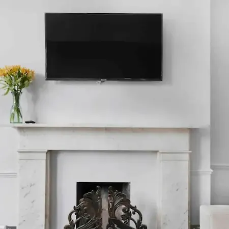 Chiswick Park Acton Town Garden Apartment *