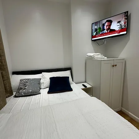 Smart Cosy/small Double In Oakridge Road Bromley London