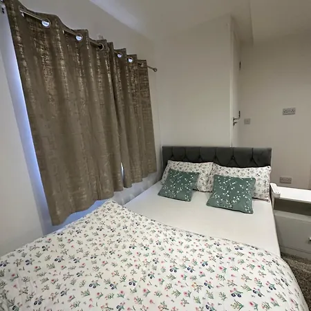 Smart Cosy/small Double In Oakridge Road Bromley