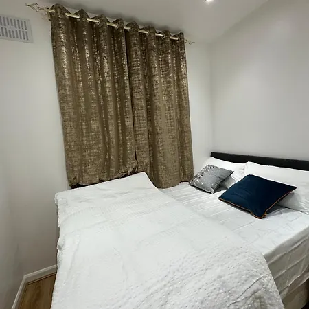 Beautiful Double With Free Wi-fi And Free Parking Guest house *