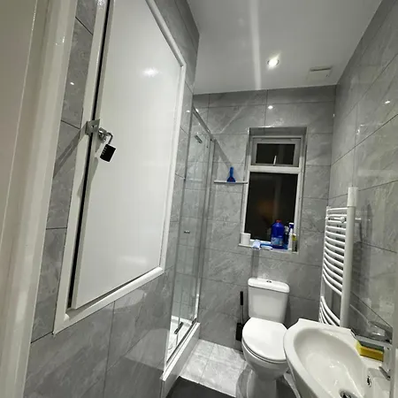Beautiful Double With Free Wi-fi And Free Parking Guest house