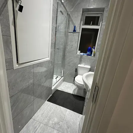 Beautiful Double With Free Wi-fi And Free Parking Guest house *