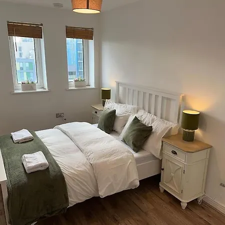 Stratford - Walk To Abba Voyage Apartment *