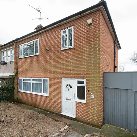 Apartment Cheerful Chingford, Beautiful Views, Free Parking Enfield