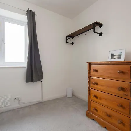 Cheerful Chingford, Beautiful Views, Free Parking Apartment *