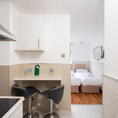 Argyle Aparthotel