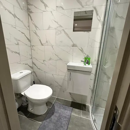 Harrow Suites Ha3 * London