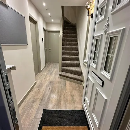 Harrow Suites Ha3 *
