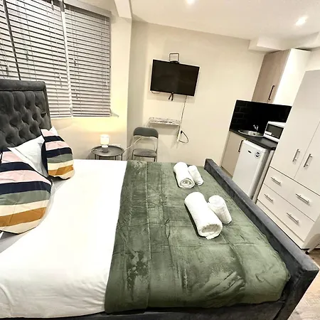 Long Elmes Guest house *