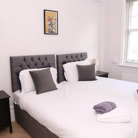 Star Warwick Mansions 4-bed Retreat *